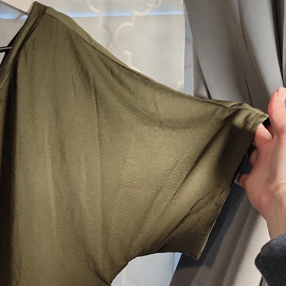 NWOT Olive Green Backless Short Sleeve Blouse - Picture 5 of 6